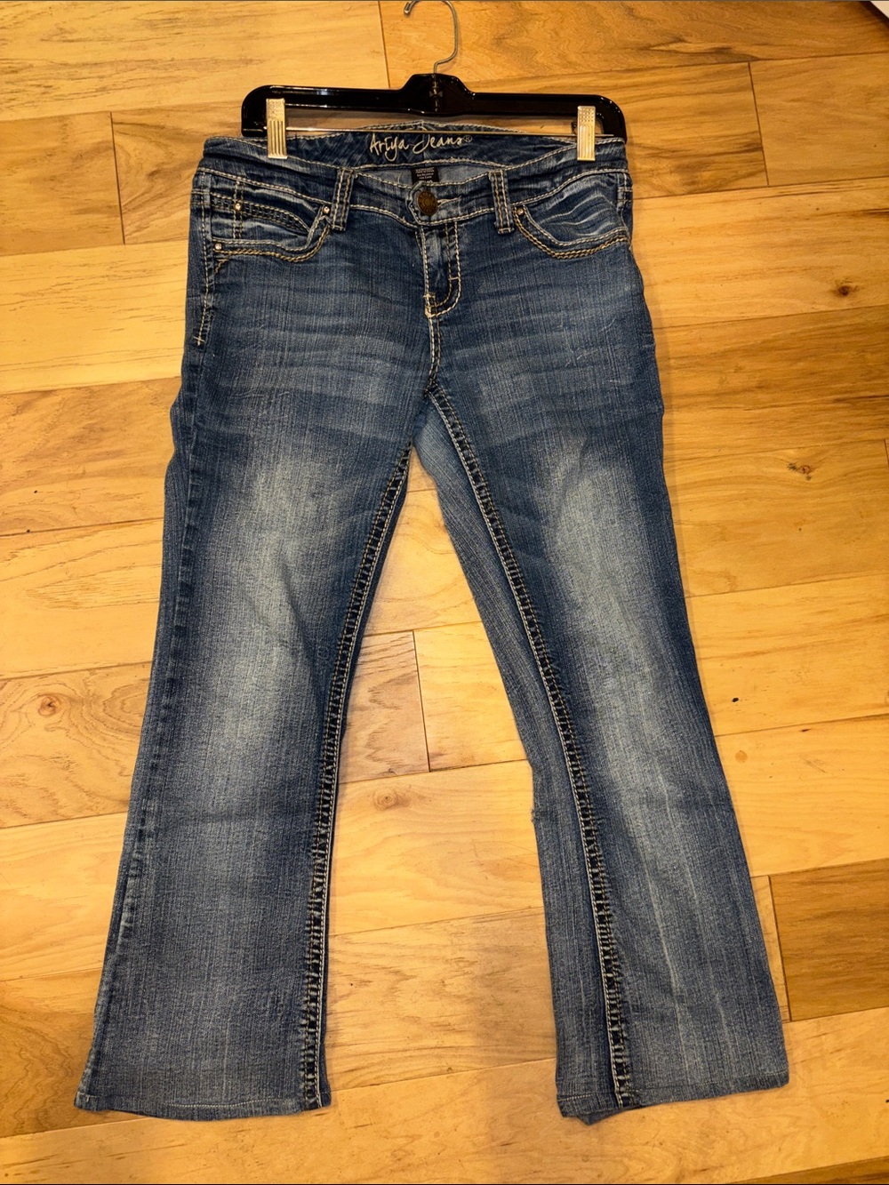 GUC Ariya jeans size 9/10, length 25.5”.